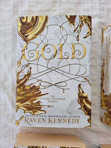 Gold Deel 5 The Plated Prisoner Series door Raven Kennedy beschikbaar voor biedingen