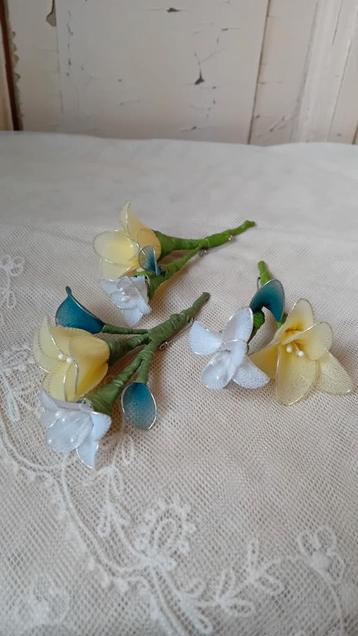 Corsages beschikbaar voor biedingen