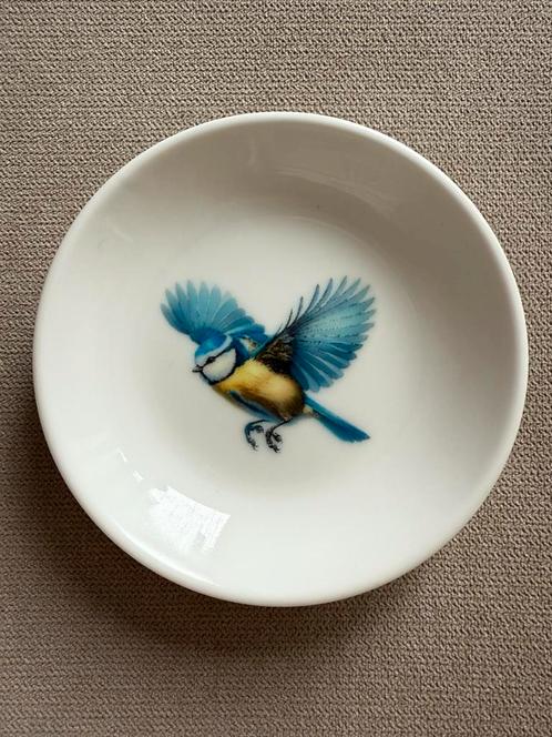 Vintage Palmer porseleinen bordje met vliegende pimpelmees., Antiek en Kunst, Antiek | Wandborden en Tegels, Ophalen of Verzenden