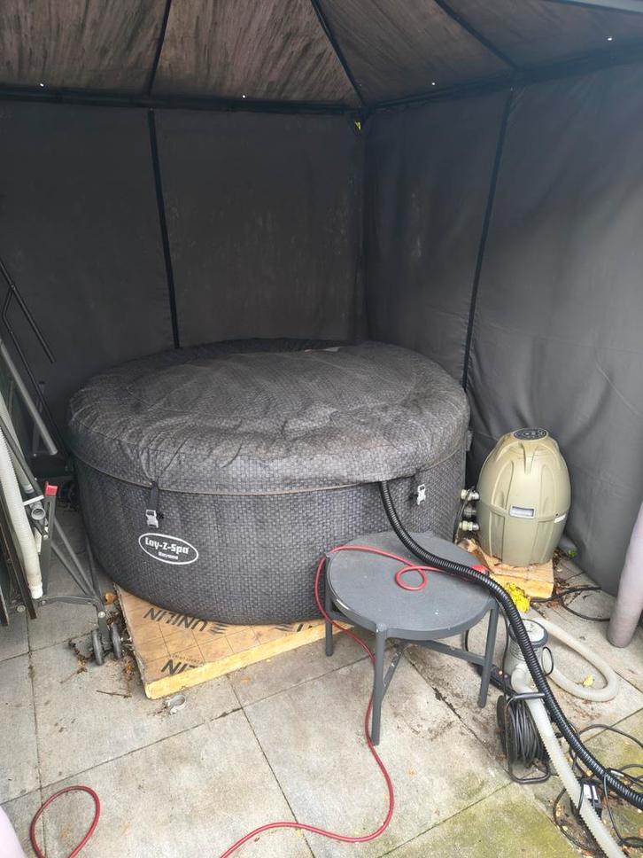 Lay-Z-Spa Havana Jacuzzi - Opblaasbaar, Tuin en Terras, Bubbelbaden en Hottubs, Gebruikt, Opblaasbaar, Afdekzeil, Filter, Pomp
