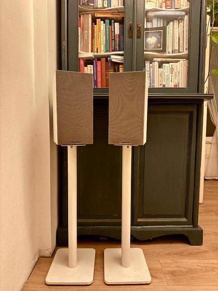 Bowers & Wilkins 686 S2 + witte stands – topstaat, Audio, Tv en Foto, Luidsprekers, Zo goed als nieuw, Front, Rear of Stereo speakers
