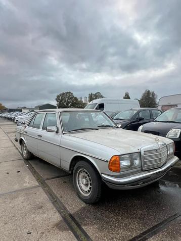 Mercedes-Benz w123 280e 1982 belastingvrij  schuurvondst  beschikbaar voor biedingen