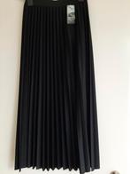 Nieuw plisse rok zwart, Kleding | Dames, Rokken, Ophalen of Verzenden, Onder de knie, Zo goed als nieuw, Zwart