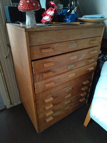 Vintage Papierkast met 8 Lades - 60x82x113 cm beschikbaar voor biedingen