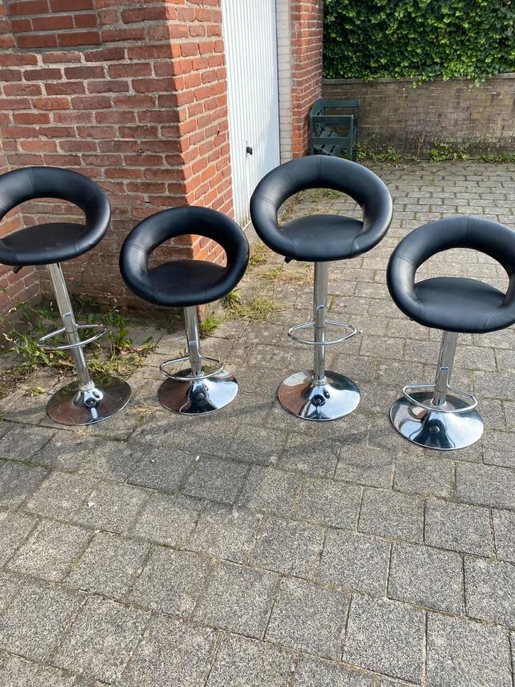 4 zwarte barkrukken, Huis en Inrichting, Barkrukken, Gebruikt, 60 tot 90 cm, Kunststof, Metaal, 4 krukken, In hoogte verstelbaar