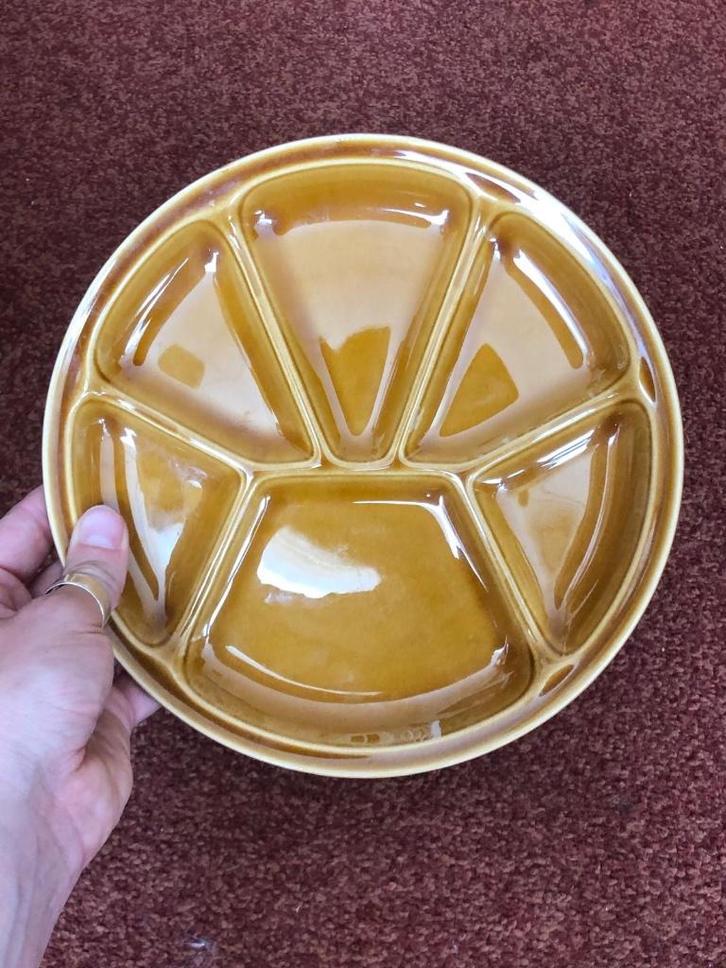 Franse fondue borden uit de jaren 1970’s, Verzamelen, Porselein, Kristal en Bestek, Nieuw, Bord of Schaal, Porselein, Ophalen
