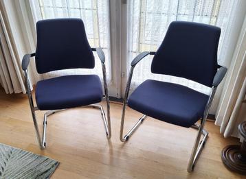 2 X EETTAFEL-, BUREAU-,VERGADERSTOEL beschikbaar voor biedingen