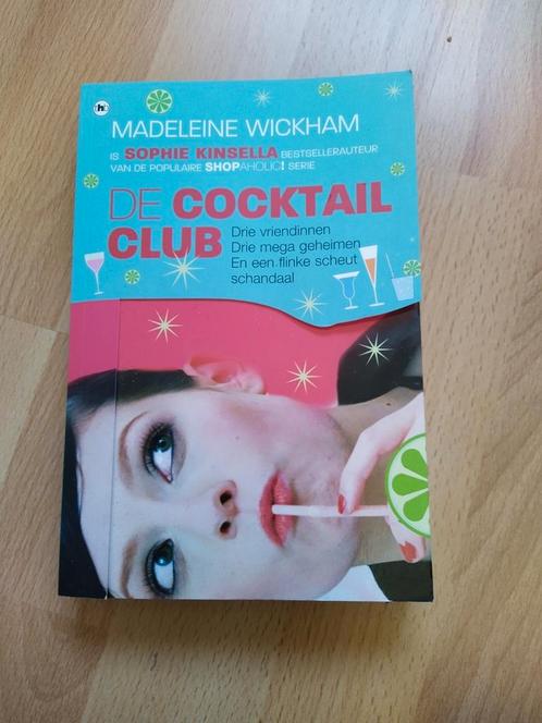 Boek. Madeleine wickham. Sophie kinsella. De cocktailclub., Boeken, Chicklit, Gelezen, Ophalen of Verzenden