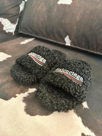 Balenciaga Political Campain Logo Furry Slides EU 37 beschikbaar voor biedingen