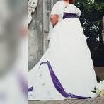 Trouwjurk maat 48 - Off White/Paars, Ophalen, Zo goed als nieuw, Wit, Trouwjurk