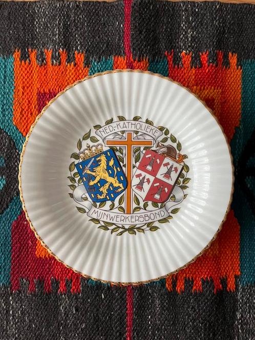 Porseleinen wandbord Nederlands-Katholieke Mijnwerkersbond, Antiek en Kunst, Antiek | Wandborden en Tegels, Ophalen of Verzenden