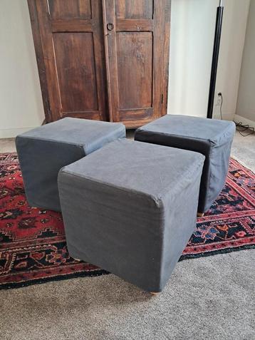 Mooie grijze poef, 3 stuks, Ikea 18305, 38x38x38cm  beschikbaar voor biedingen