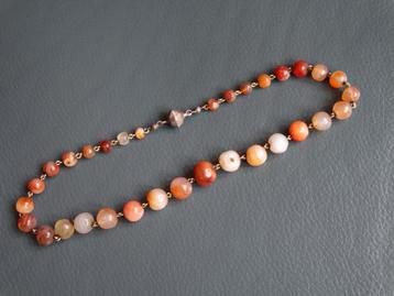 Antieke ketting met carneool en zilveren slot, geketteld beschikbaar voor biedingen