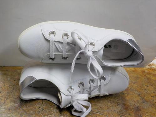 Witte leren sneakers Remonte 42, Kleding | Dames, Schoenen, Zo goed als nieuw, Sneakers of Gympen, Wit, Ophalen of Verzenden