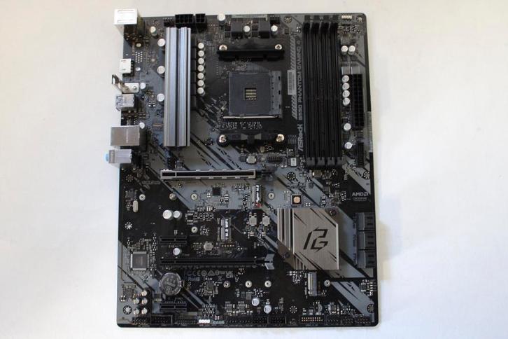 ASRock B550M Phantom Gaming 4 – ATX AM4 moederbord, Computers en Software, Moederborden, Zo goed als nieuw, AMD, DDR4, Ophalen of Verzenden