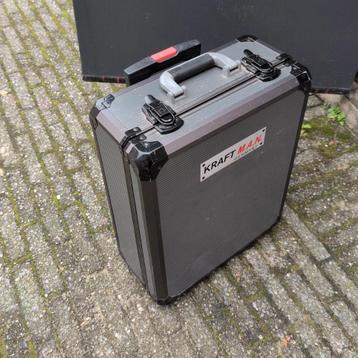 Grote Gereedschapskoffer met gereedschap  beschikbaar voor biedingen