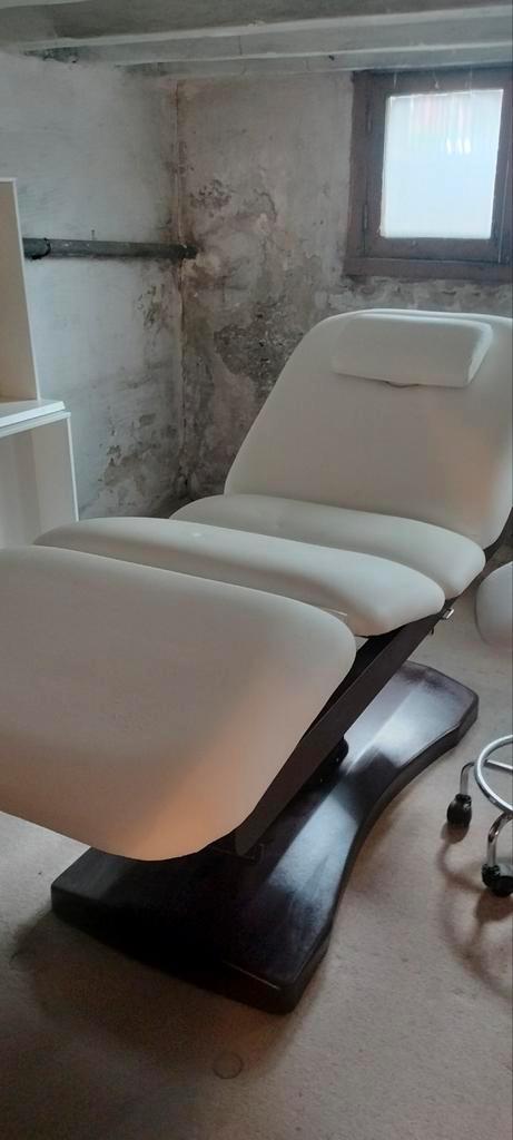 Electrisch verstelbare behandelstoel incl tafel/loupelamp, Sport en Fitness, Massageproducten, Gebruikt, Hotstone, Ophalen