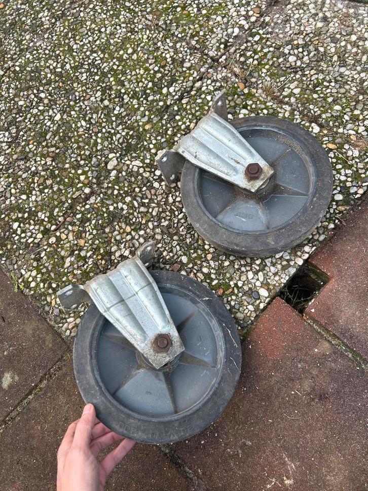 Industriële Wielen - Set van 2, Doe-het-zelf en Verbouw, Zwenkwielen, Gebruikt, Ophalen