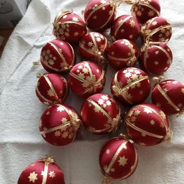mooie tempex kerstballen met stof bekleed beschikbaar voor biedingen