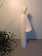 Vrouwenbeeld van wit keramiek, modern beeld., Antiek en Kunst, Kunst | Beelden en Houtsnijwerken, Ophalen of Verzenden