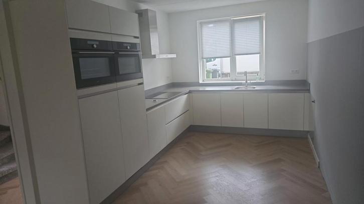 Häcker keuken greeploos mat wit incl.apparatuur en garantie, Huis en Inrichting, Keuken | Complete keukens, Zo goed als nieuw