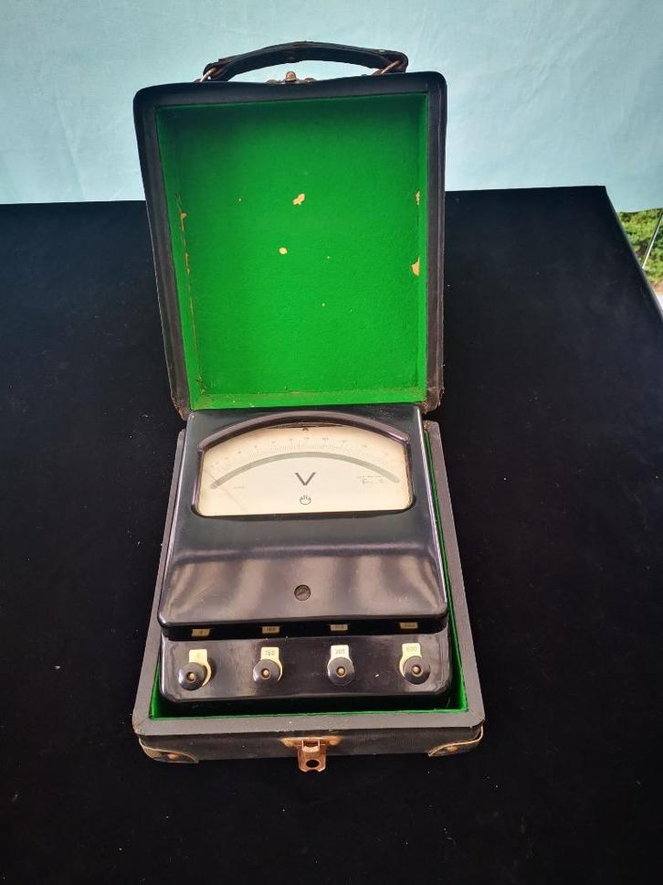 Vintage Hartmann Braun Bakeliet Voltmeter Originele Koffer, Antiek en Kunst, Antiek | Gereedschap en Instrumenten, Ophalen of Verzenden