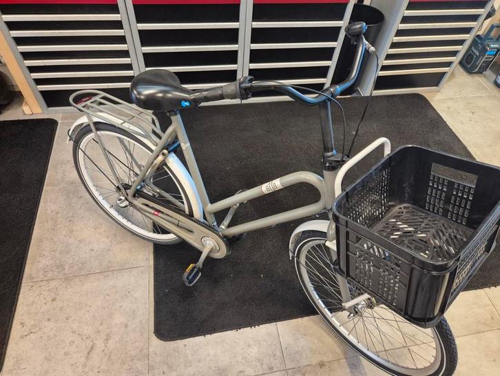 Batavus BUB (extra hoog model), Fietsen en Brommers, Fietsen | Dames | Damesfietsen, Zo goed als nieuw, Batavus, Versnellingen