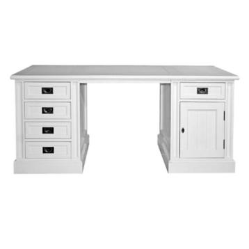 Bureau wit  beschikbaar voor biedingen