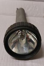 Nieuwe retro zaklantaarn uit kunststof. € 4,00., Ophalen of Verzenden, Nieuw, Batterij