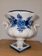 Delftsblauwe bloempot op voet, Ophalen