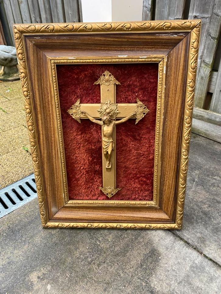 Antiek kruisbeeld in lijst, Antiek en Kunst, Antiek | Religie, Ophalen