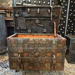 Geldkist 17e eeuw Strongbox kluis armada chest safe, Ophalen