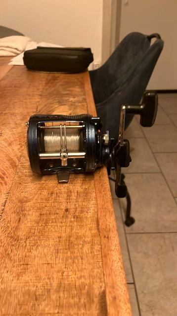 Donker blauw merk Quick power  pinate beschikbaar voor biedingen