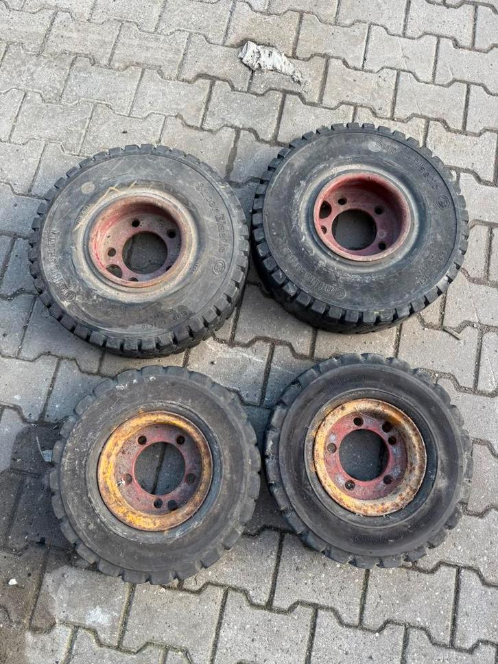 Vier gebruikte volrubber heftruckbanden op velg, Doe-het-zelf en Verbouw, Zwenkwielen, Gebruikt, Ophalen