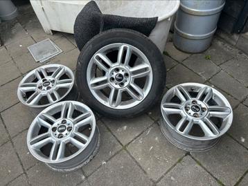 Mini velgen waarvan 1 met nieuwe michelin band beschikbaar voor biedingen