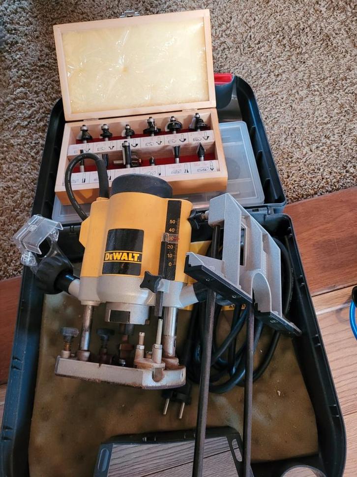 DeWalt Bovenfrees met accessoires, Doe-het-zelf en Verbouw, Gereedschap | Freesmachines, Gebruikt, Elektrisch, Bovenfrees, Ophalen of Verzenden