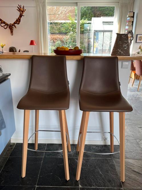 Prachtige design leren barkrukken, Huis en Inrichting, Barkrukken, Zo goed als nieuw, 60 tot 90 cm, Leer, 2 krukken, Met voetsteun