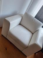 Leren witte fauteuils en zwarte leren poef. ZGAN, Ophalen, Eenpersoons, 75 tot 100 cm, Zo goed als nieuw
