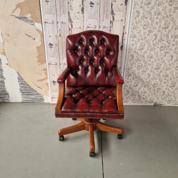 Chesterfield bureaustoel antiek rood, zo goed als nieuw beschikbaar voor biedingen