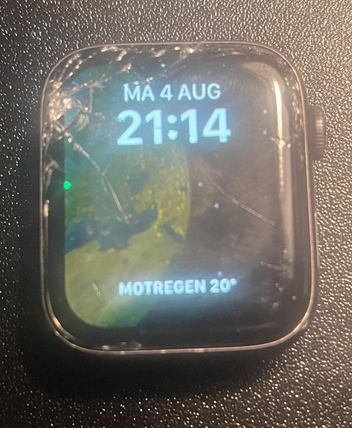 Apple iWatch Series 5 - met barst in scherm werkt nog prima, Sieraden, Tassen en Uiterlijk, Smartwatches, Gebruikt, iOS, Zwart