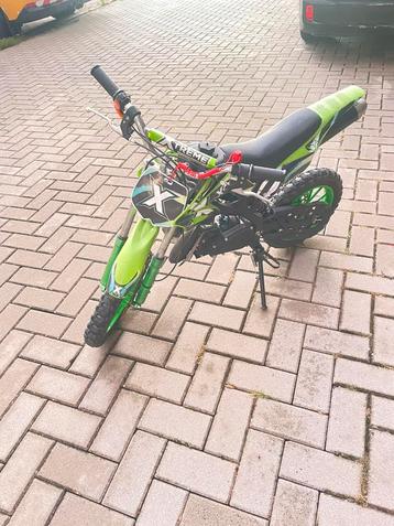 Leuke en nette pitbike 50cc beschikbaar voor biedingen