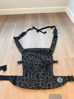 Artipoppe Zeitgeist Draagzak - Leopard Grey, Kinderen en Baby's, Babydragers en Draagdoeken, Buik of Rug, Zo goed als nieuw, Draagzak