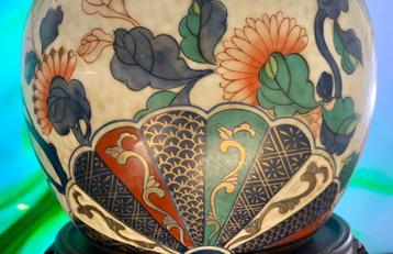 VERY ANCIENT COUPLE IMARI POTS WITH WONDERFUL MOTIF beschikbaar voor biedingen