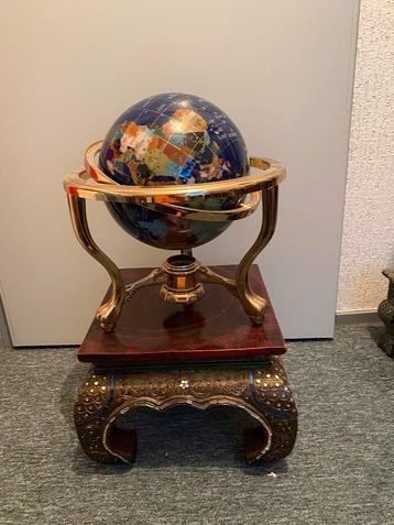 Lapis Lazuli Wereldbol met Halfedelstenen beschikbaar voor biedingen