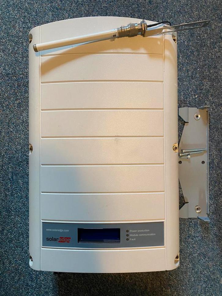 Solaredge SE2200 omvormer, werkt perfect!, Doe-het-zelf en Verbouw, Zonnepanelen en Toebehoren, Gebruikt, Overige typen, 200 wattpiek of meer