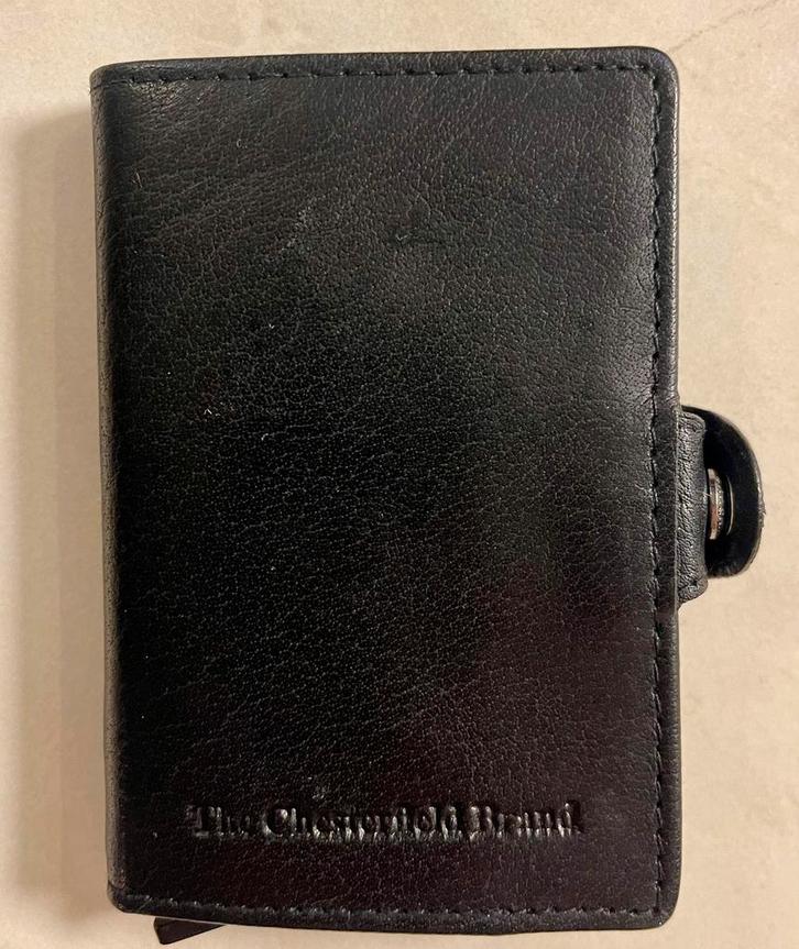 Pashouder zwart leer The Chesterfield brand, Sieraden, Tassen en Uiterlijk, Portemonnees, Zo goed als nieuw, Overige merken, Zwart
