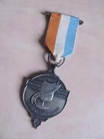 Leerdam 2x, vintage medaille Oranje Garde Glasstadmars, Postzegels en Munten, Penningen en Medailles, Ophalen of Verzenden, Overige materialen