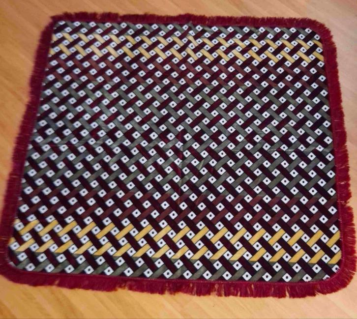 Leuk velours kleed 140/135, Huis en Inrichting, Stoffering | Tapijten en Kleden, Gebruikt, 100 tot 150 cm, 100 tot 150 cm, Rechthoekig