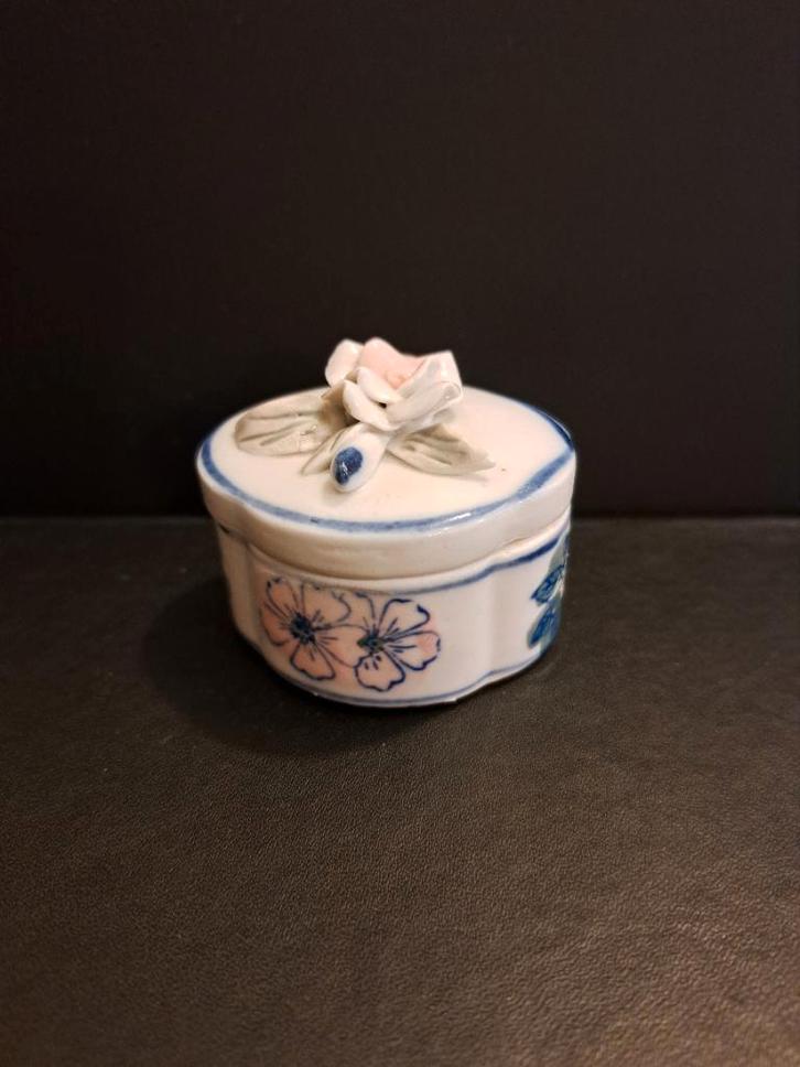 Chinees pillendoosje porselein, Antiek en Kunst, Antiek | Porselein, Ophalen of Verzenden