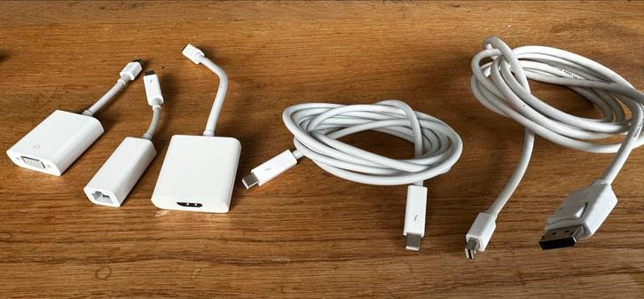 Apple Mini DisplayPort/Thunderbolt adapter- en kabel set, Computers en Software, Apple Desktops, Zo goed als nieuw, Overige modellen